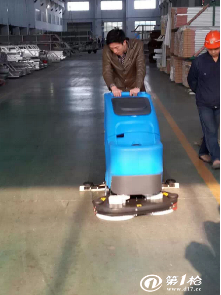 集合達手推式洗地機