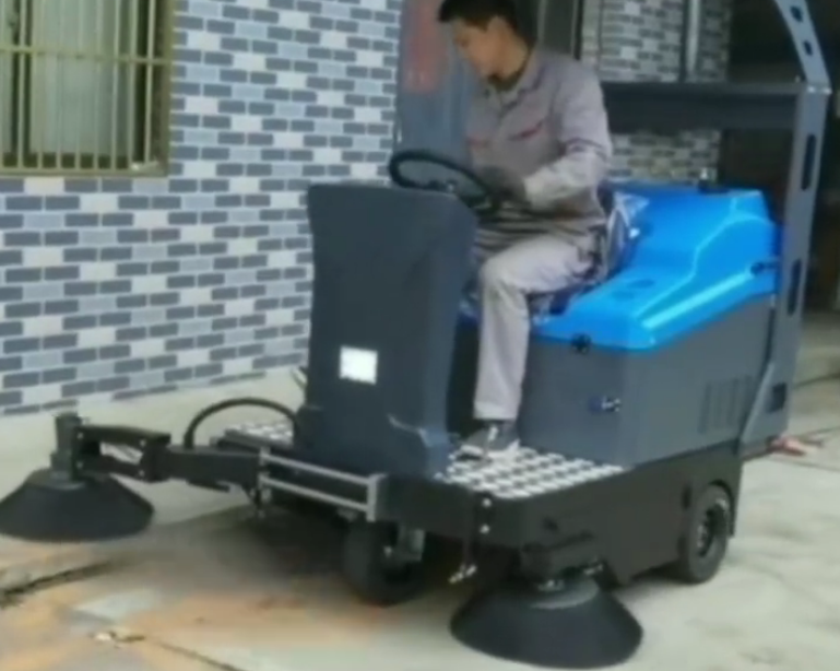 可以清掃臺階的移動臂掃地機